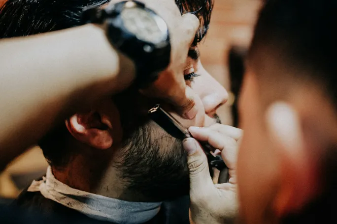 Traditional straight razor shave service